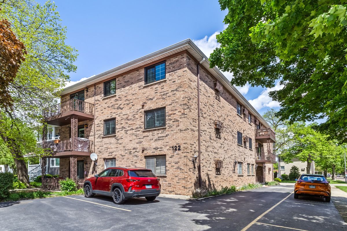 122 Circle Avenue, Forest Park, IL 60130