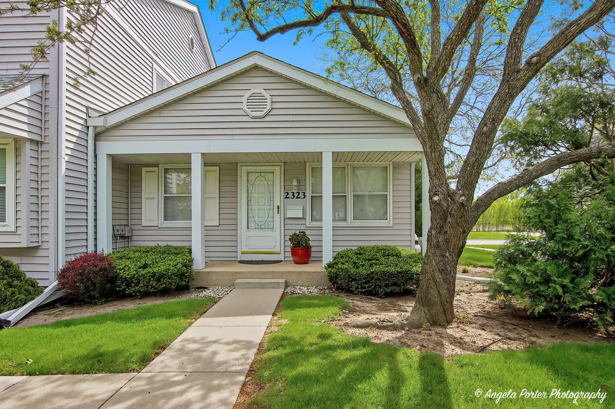 2323 OXHILL Court, Schaumburg, IL 60194
