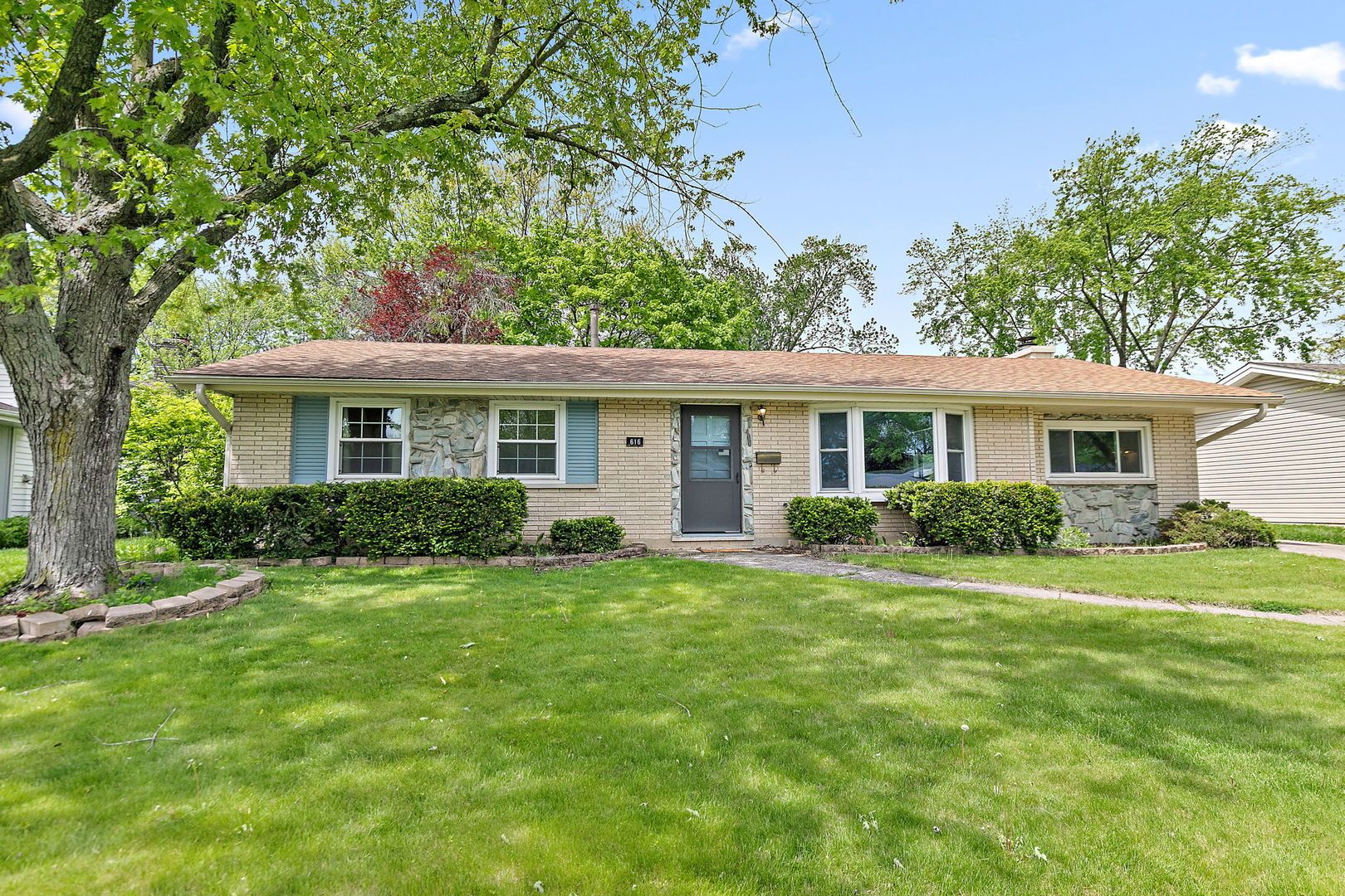 616 Grace Lane — Schaumburg, IL 60193