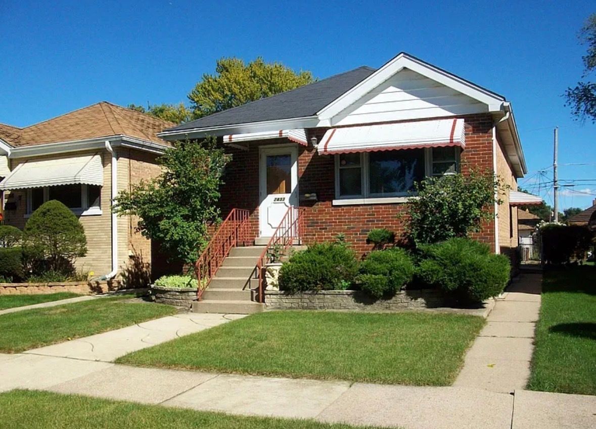 2433 S Keystone Avenue — North Riverside, IL 60546