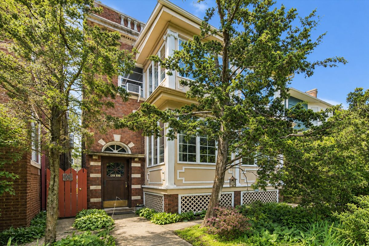 4725 Dover Street, Chicago, IL 60640