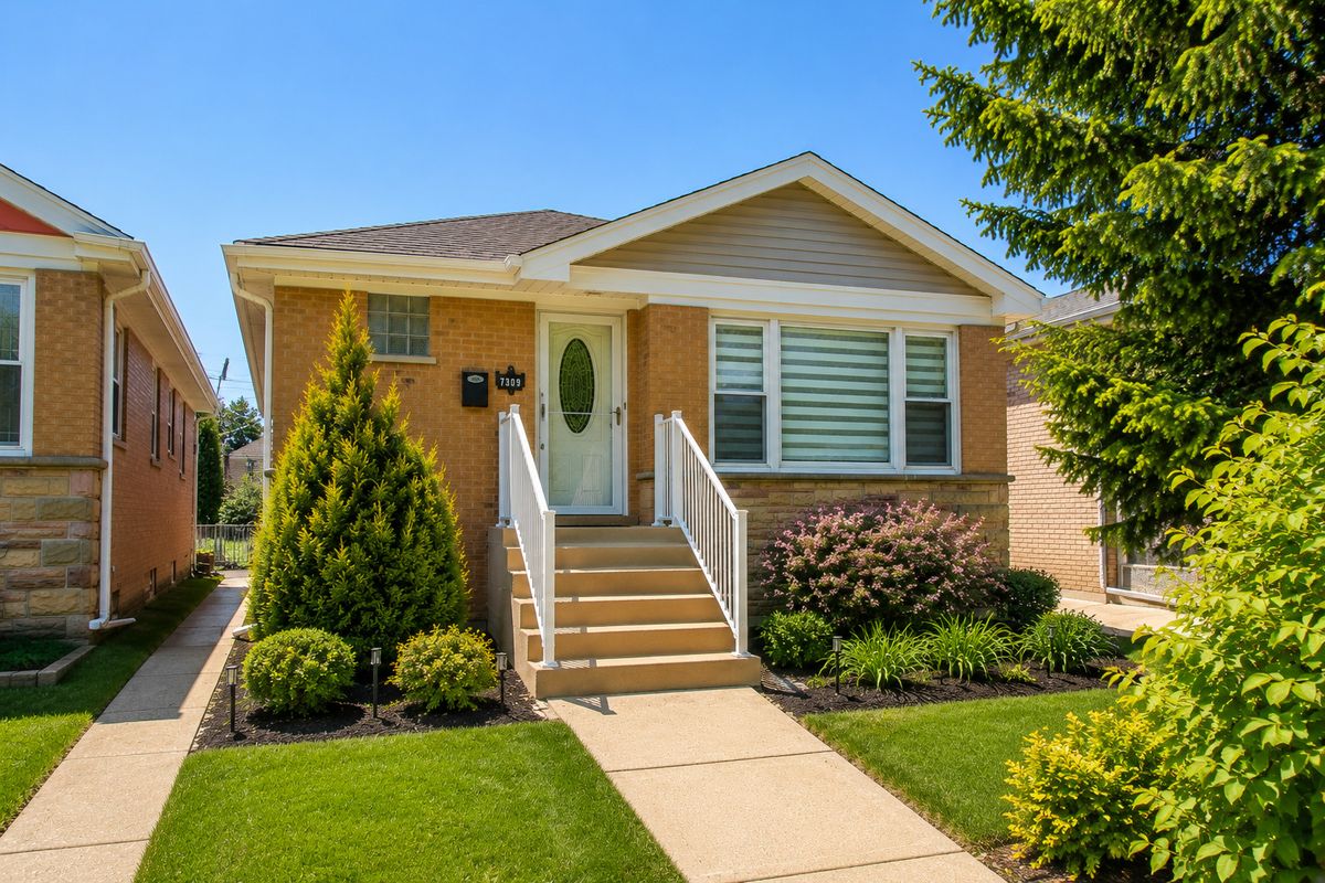 7309 PENSACOLA Avenue, Norridge, IL 60706