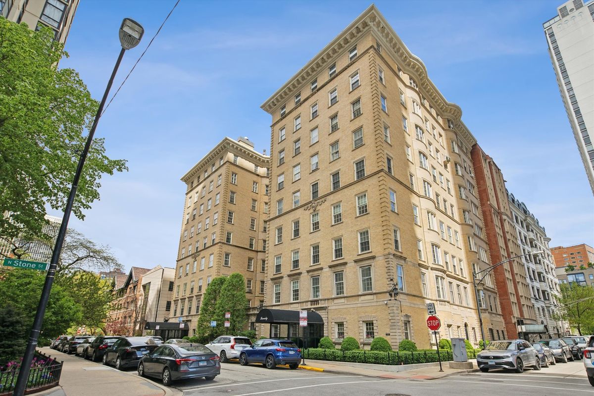 70 Scott Street, Chicago, IL 60610