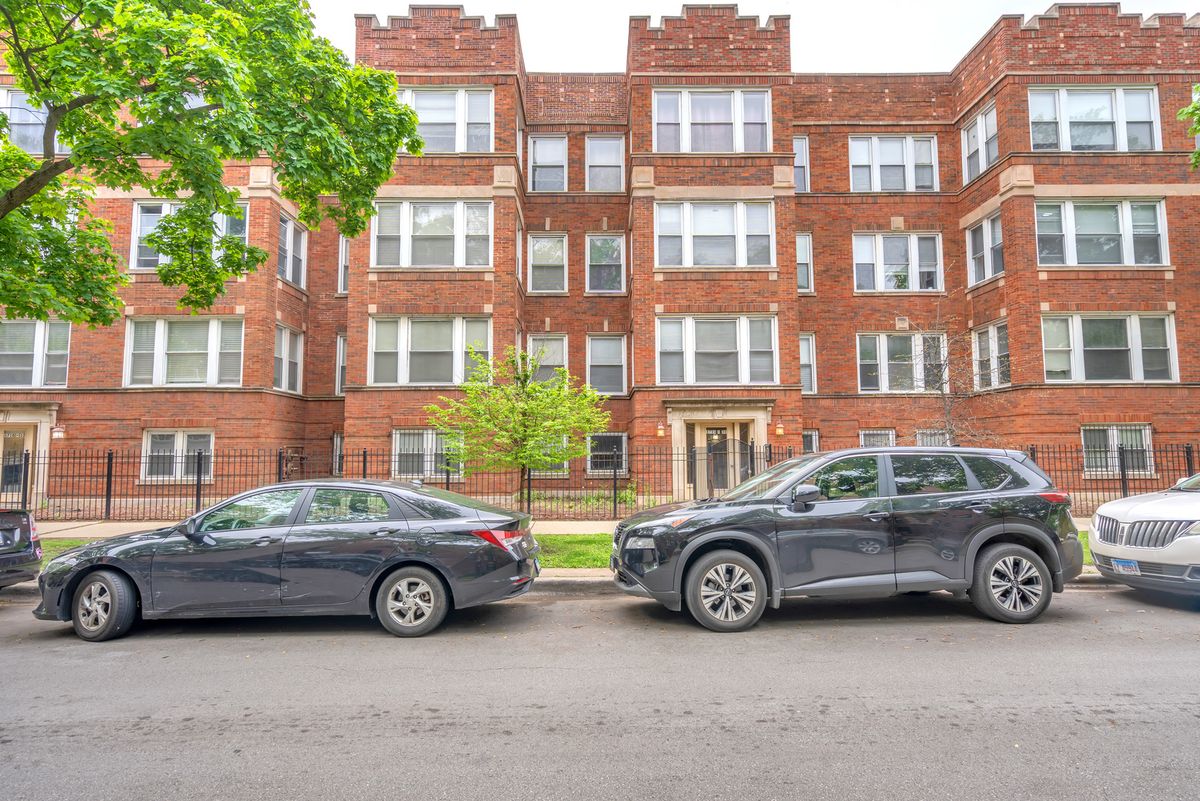 6706 Ridgeland Avenue, Chicago, IL 60649