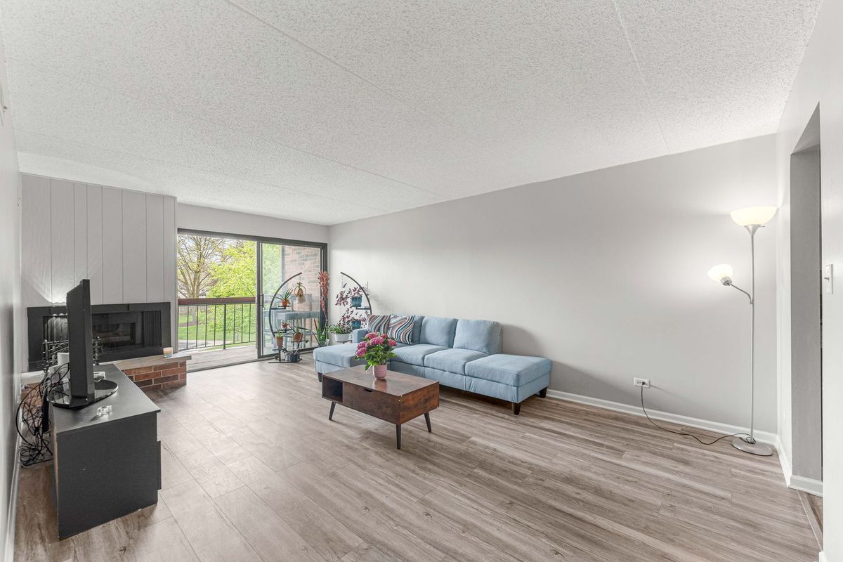 14524 Walden Court #M2, Oak Forest, IL 60452
