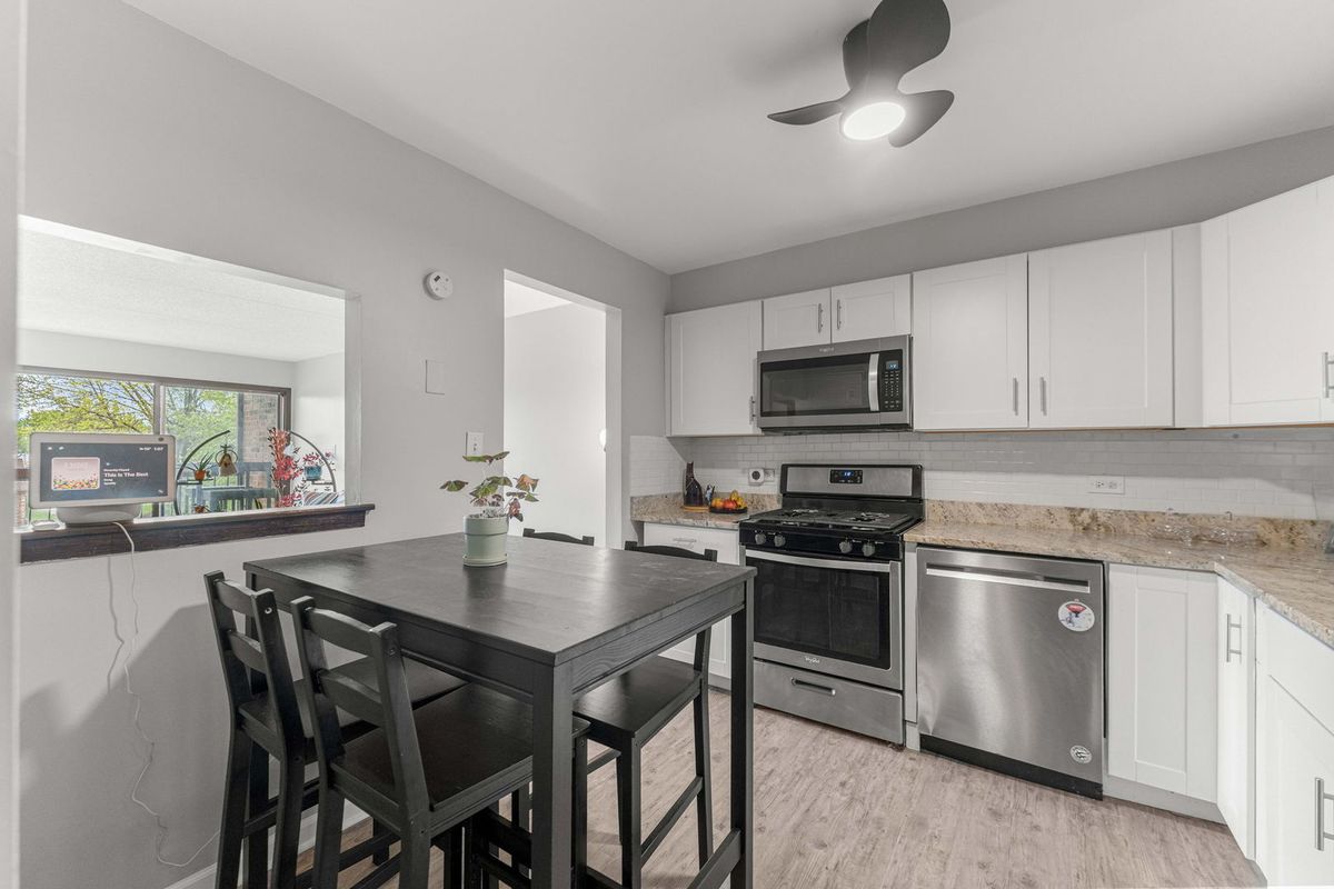 14524 Walden Court #M2, Oak Forest, IL 60452