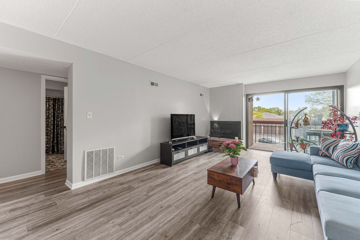 14524 Walden Court #M2, Oak Forest, IL 60452