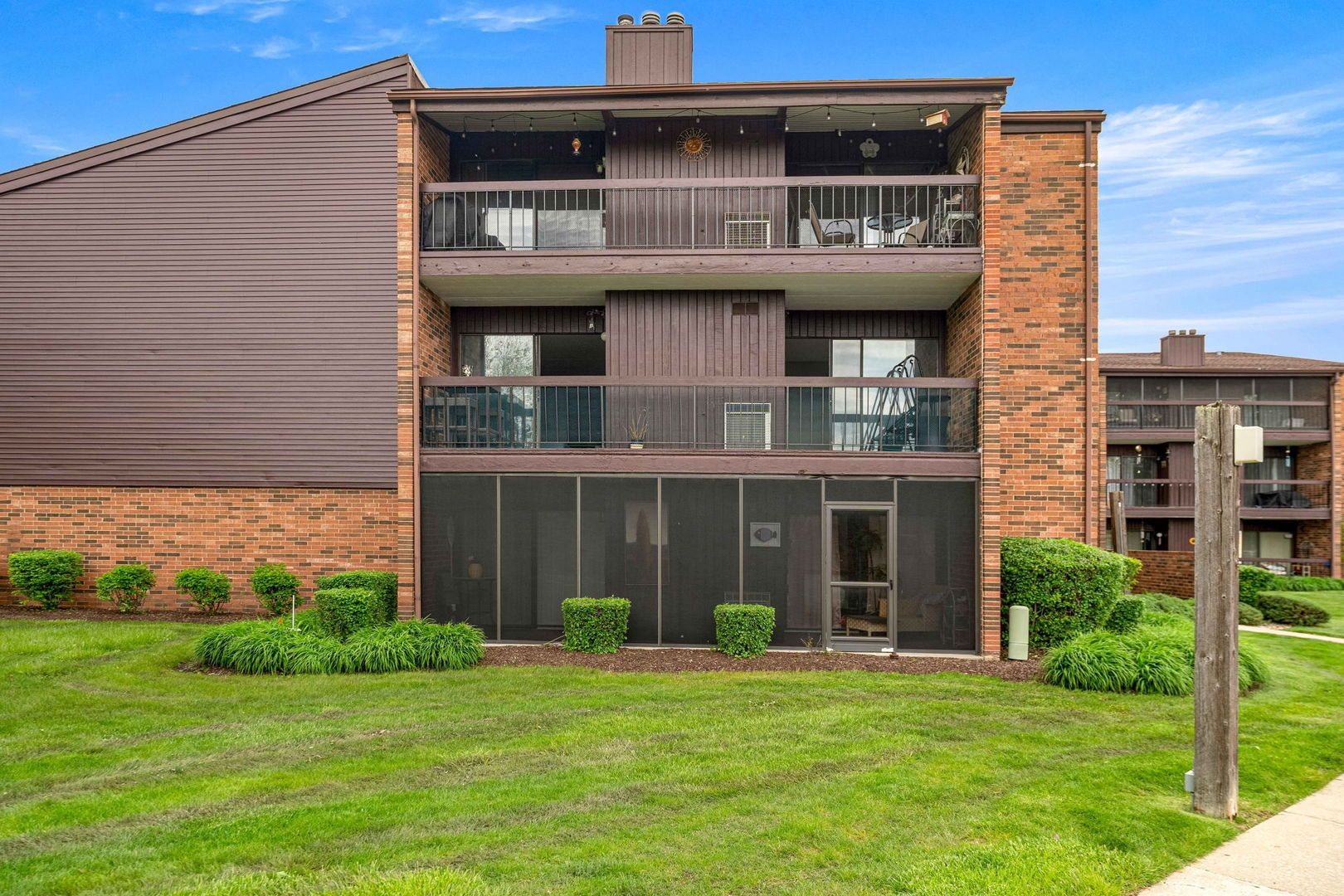 14524 Walden Court #M2 — Oak Forest, IL 60452