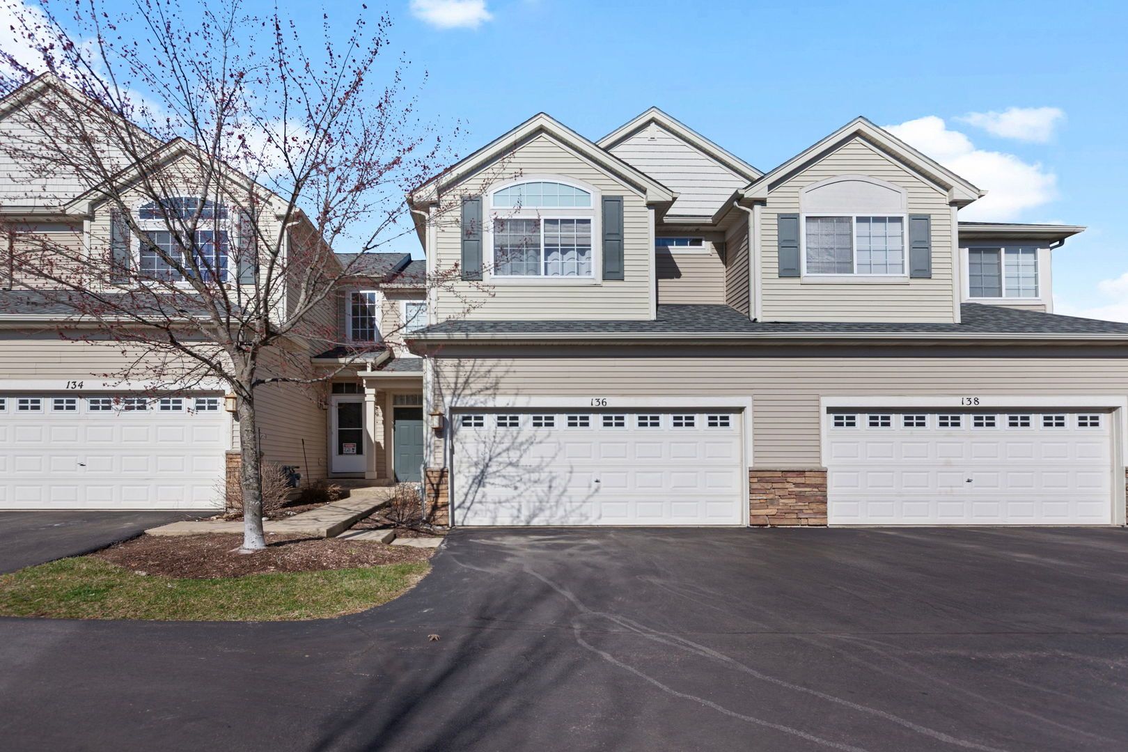 136 Durango Drive — Gilberts, IL 60136
