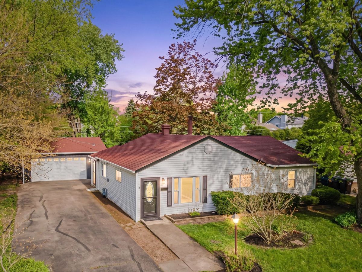 15 Johnathan Road, Lake Zurich, IL 60047