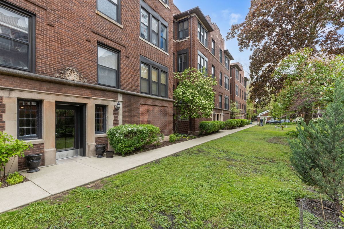 1437 GREENLEAF Avenue, Chicago, IL 60626