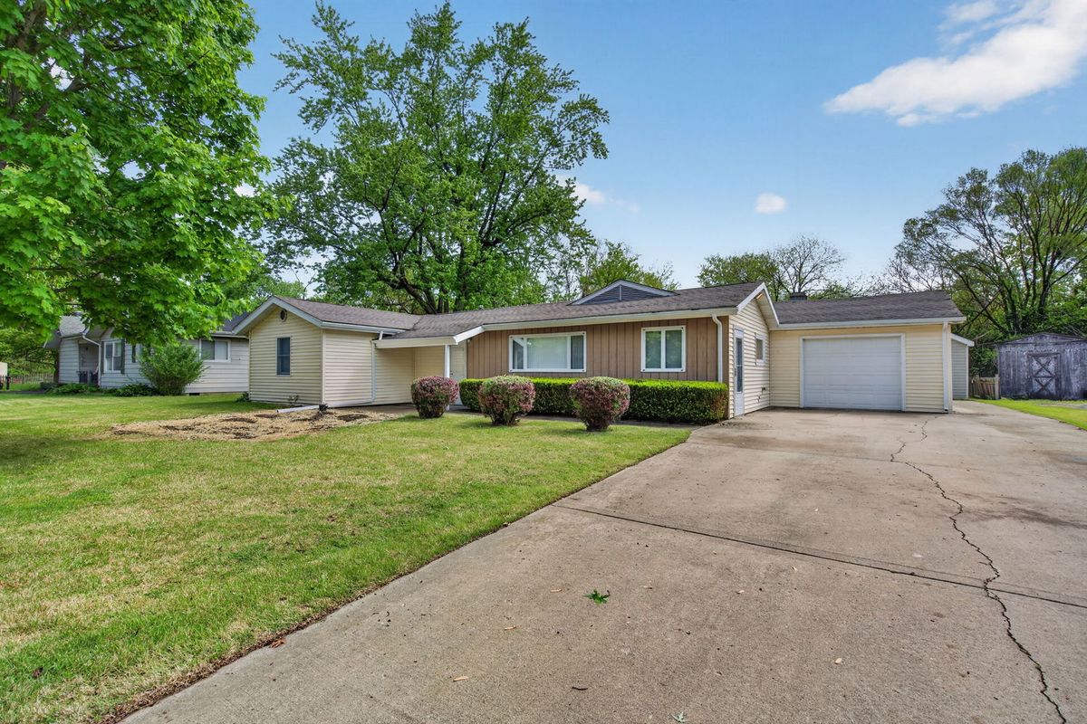 2559 Garden Court, Joliet, IL 60435