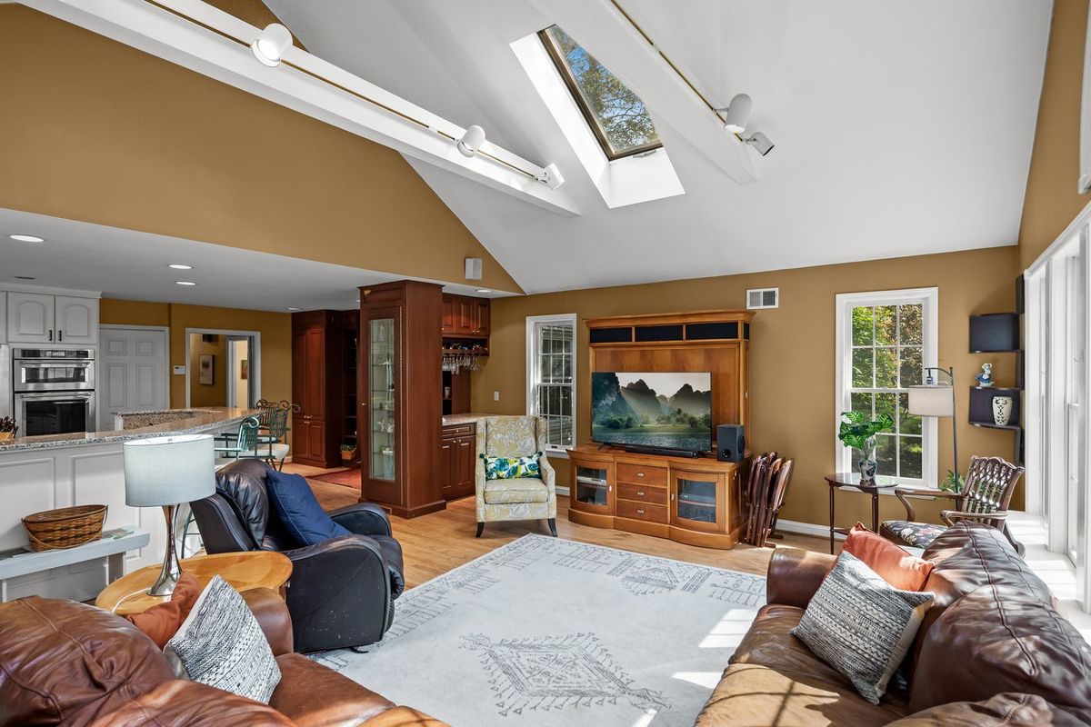 408 Kings Highway, Moorestown, NJ 08057