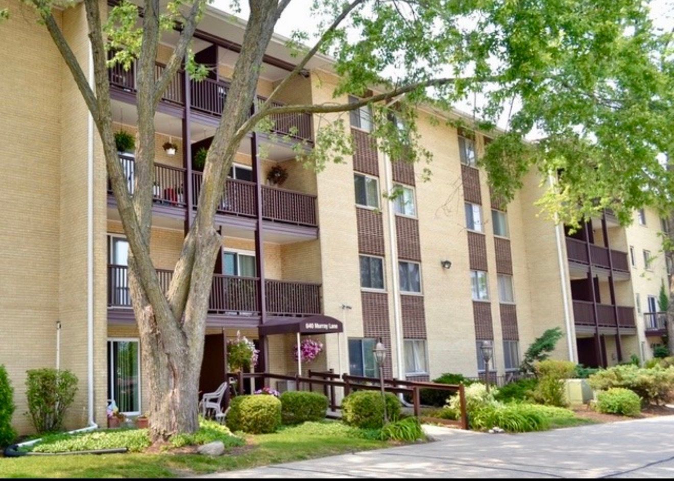 650 Murray Lane #416 — Des Plaines, IL 60016