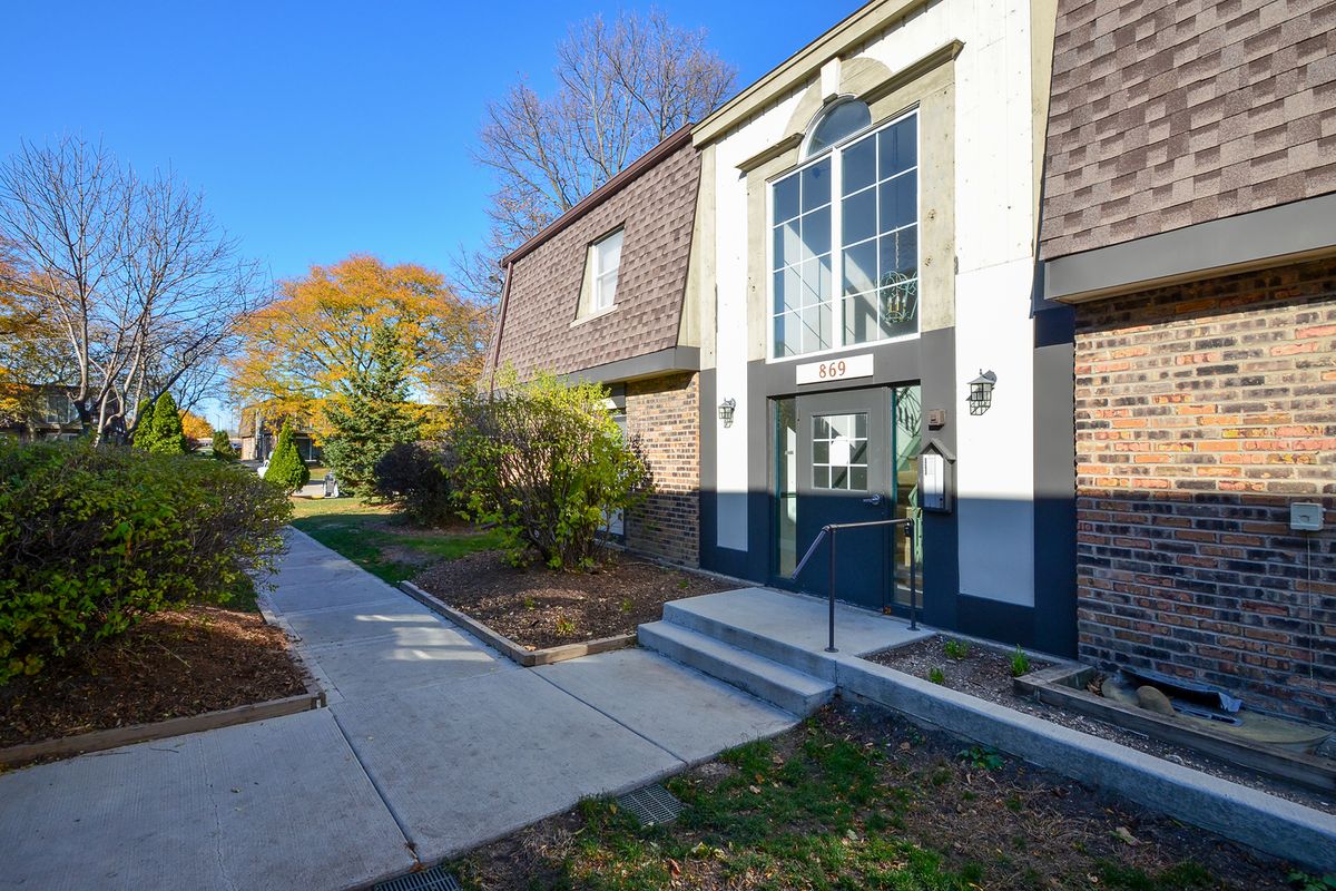 869 Trace Drive, Buffalo Grove, IL 60089
