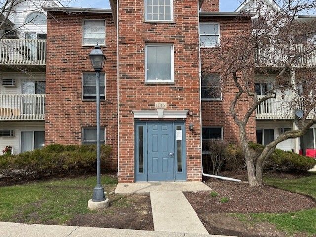 1345 Cunat Court #1B — Lake In The Hills, IL 60156