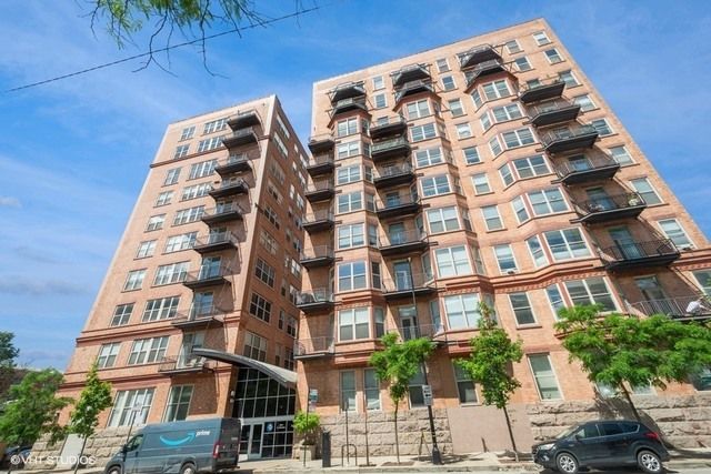 500 Clinton Street, Chicago, IL 60607