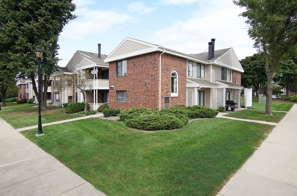 1541 Westminster Drive, Naperville, IL 60563