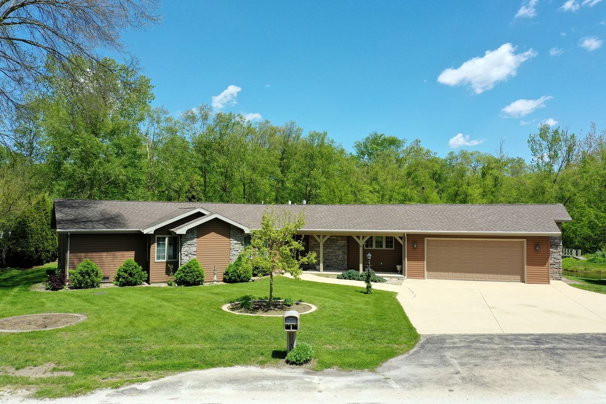 27 Birchwood Lane, St. Anne, IL 60964