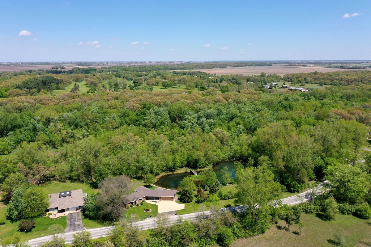 27 Birchwood Lane, St. Anne, IL 60964