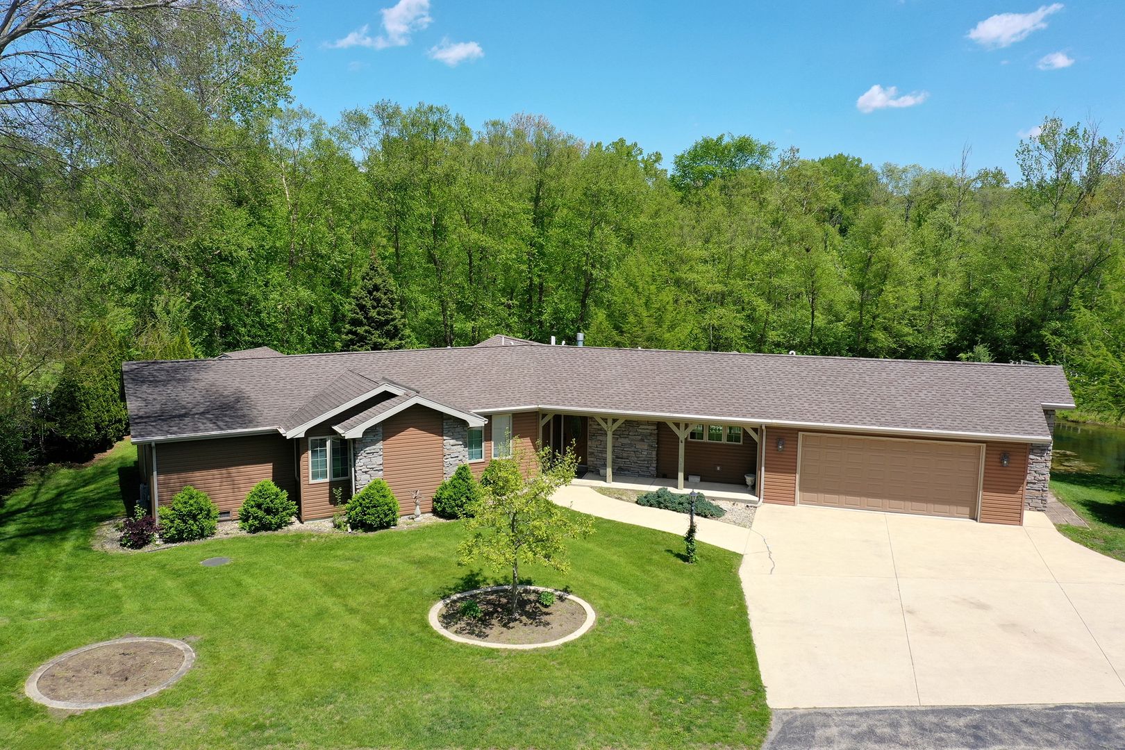27 Birchwood Lane — St. Anne, IL 60964