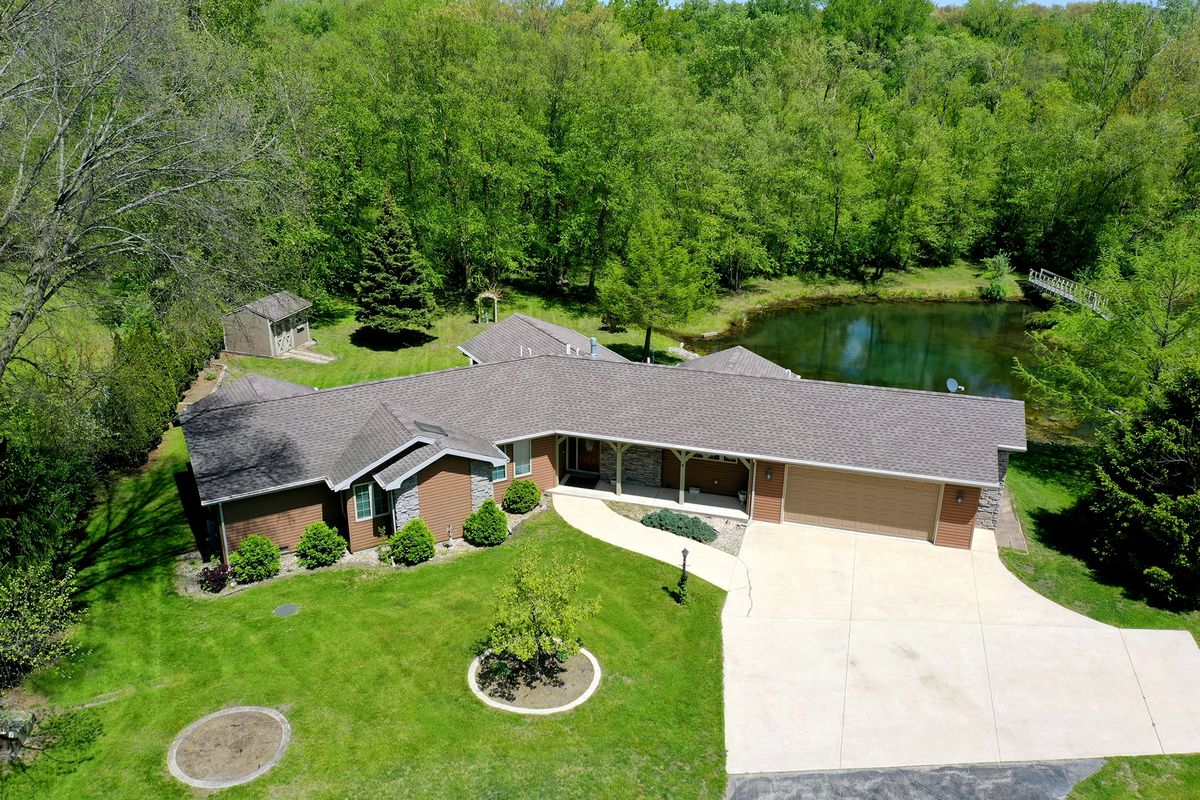 27 Birchwood Lane, St. Anne, IL 60964