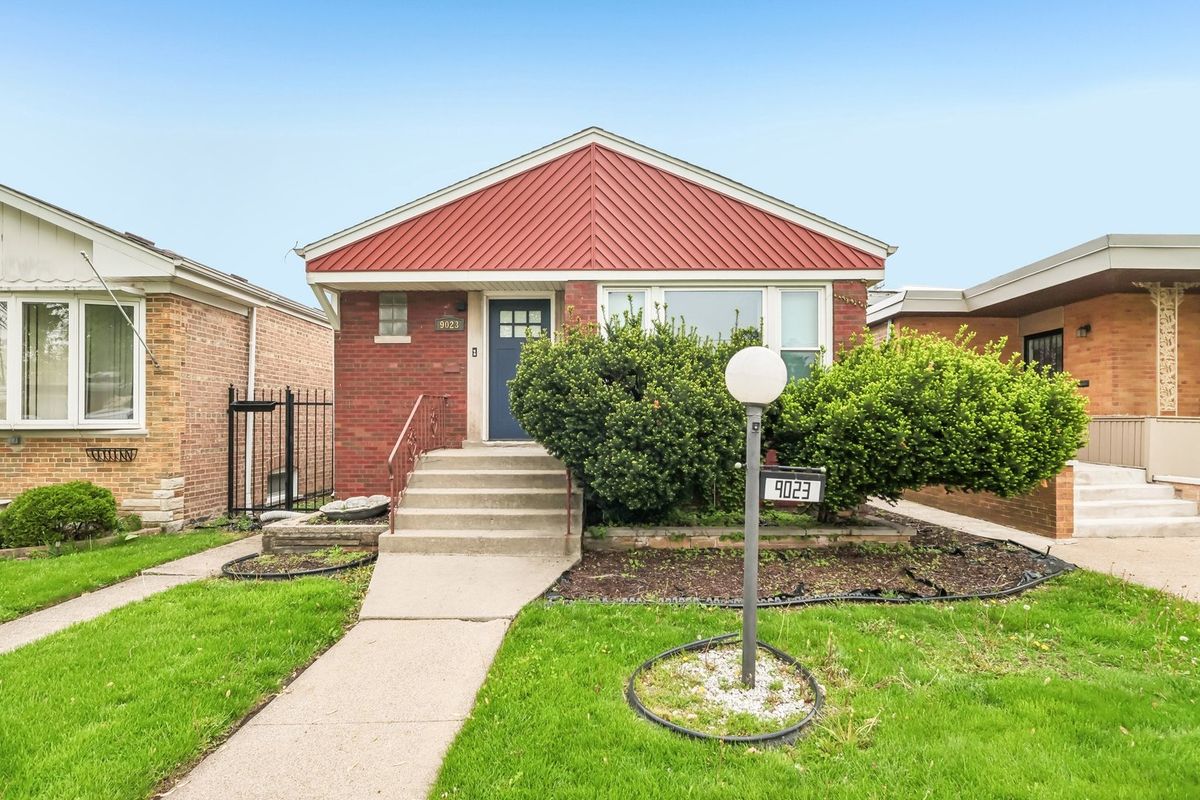 9023 Oglesby Avenue, Chicago, IL 60617