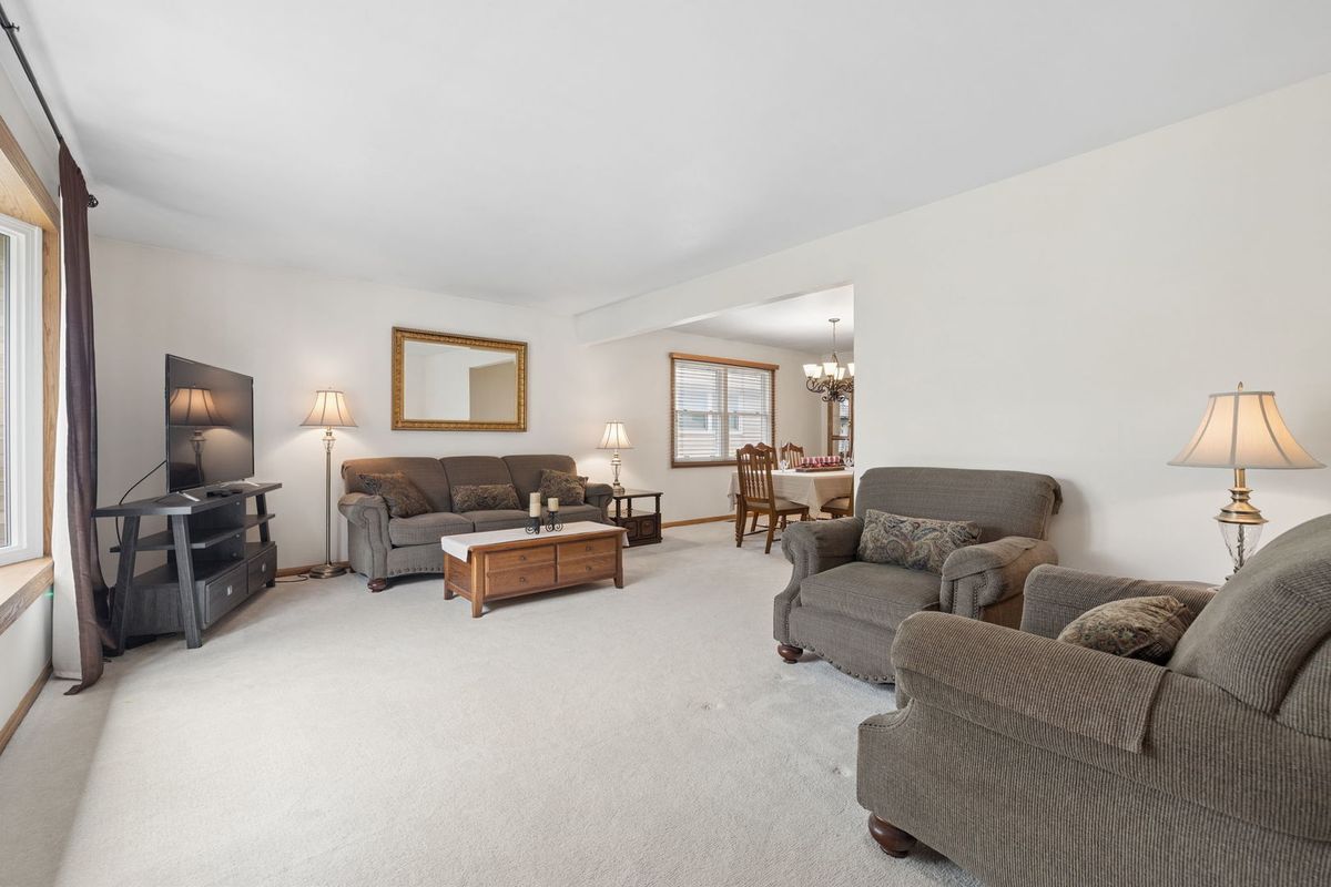 16170 Marigold Place, Orland Hills, IL 60487