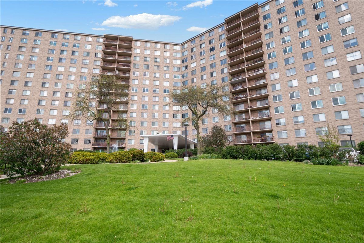 6833 Kedzie Avenue, Chicago, IL 60645