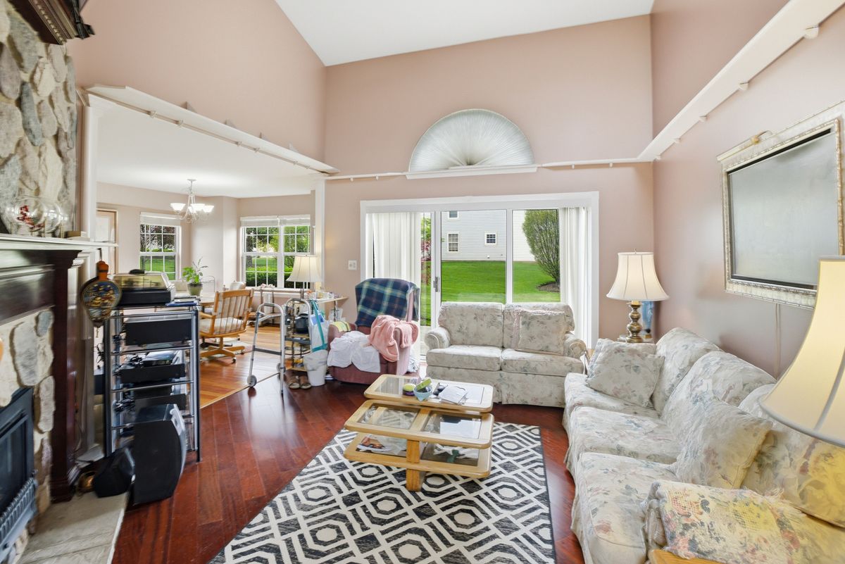 1411 CLUB Drive #C, Glendale Heights, IL 60139