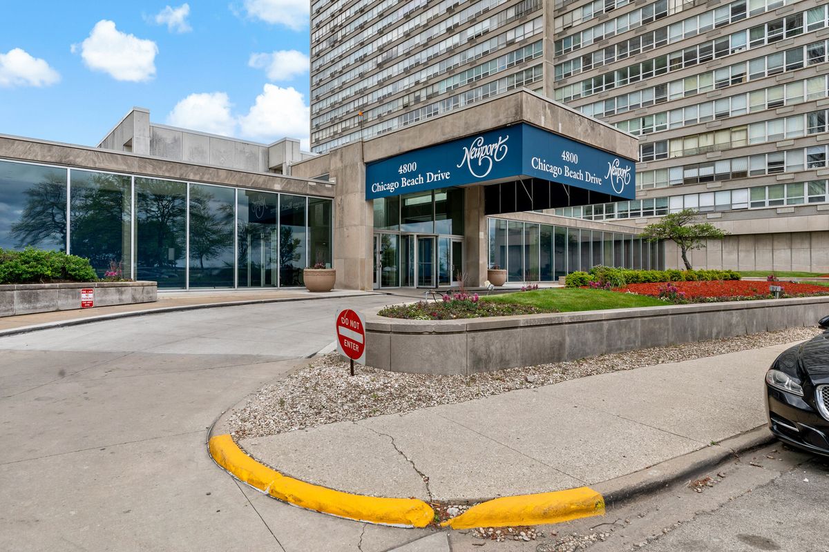4800 Chicago Beach Drive, Chicago, IL 60615