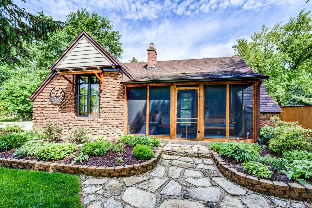 12343 S 70th Avenue, Palos Heights, IL 60463