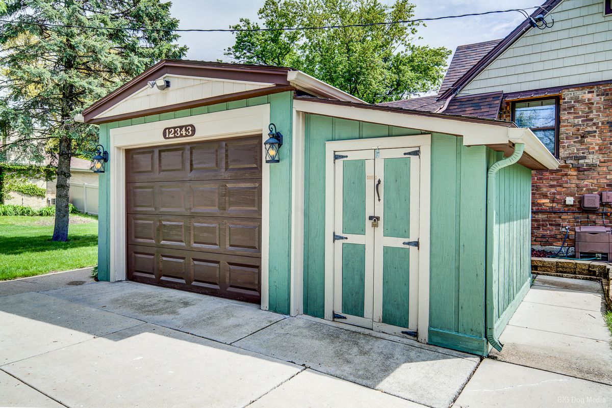 12343 S 70th Avenue, Palos Heights, IL 60463