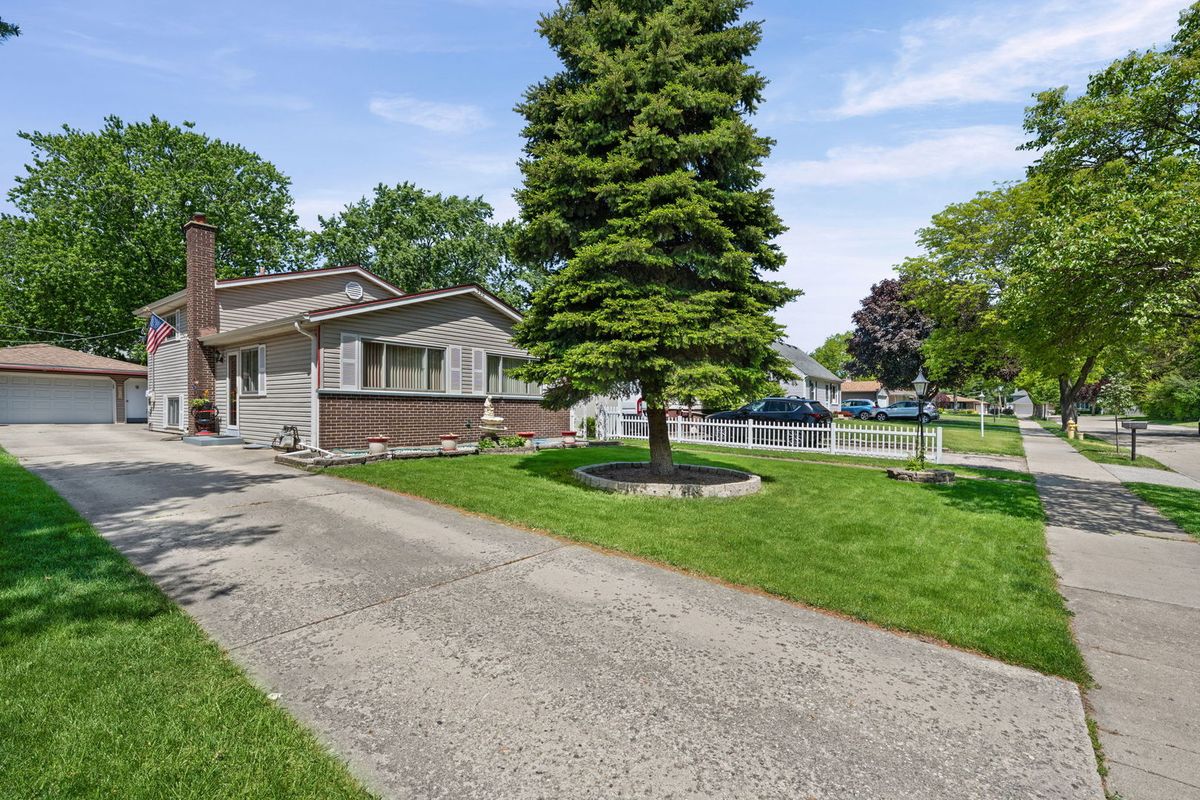 530 N Westwood Avenue, Lombard, IL 60148