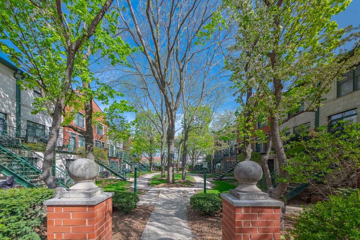 1812 Dearborn Street, Chicago, IL 60616
