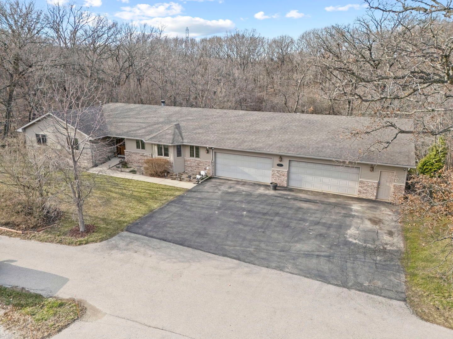 9001 E Mcevilly Road — Minooka, IL 60447