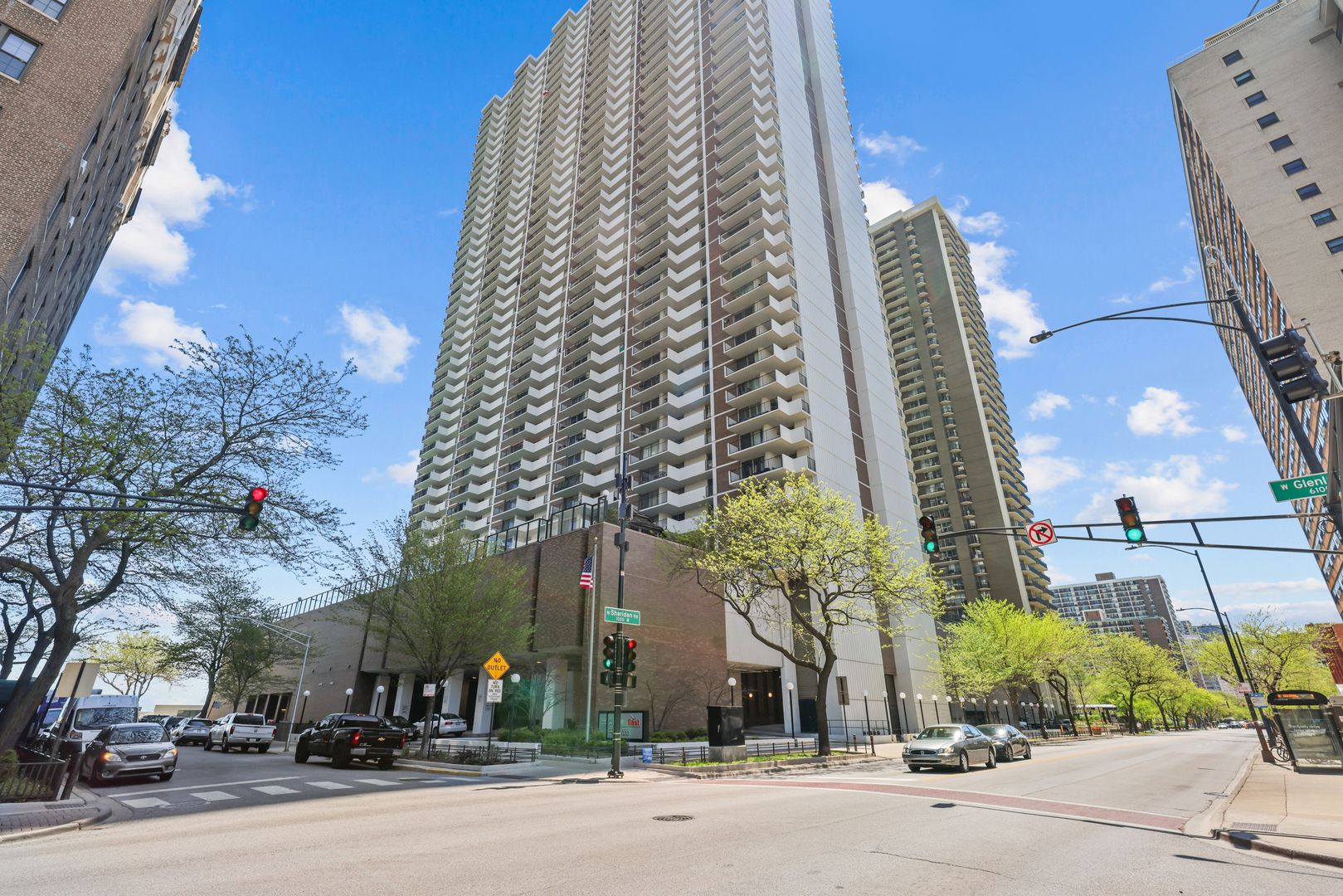 6033 N Sheridan Road #24B — Chicago, IL 60660
