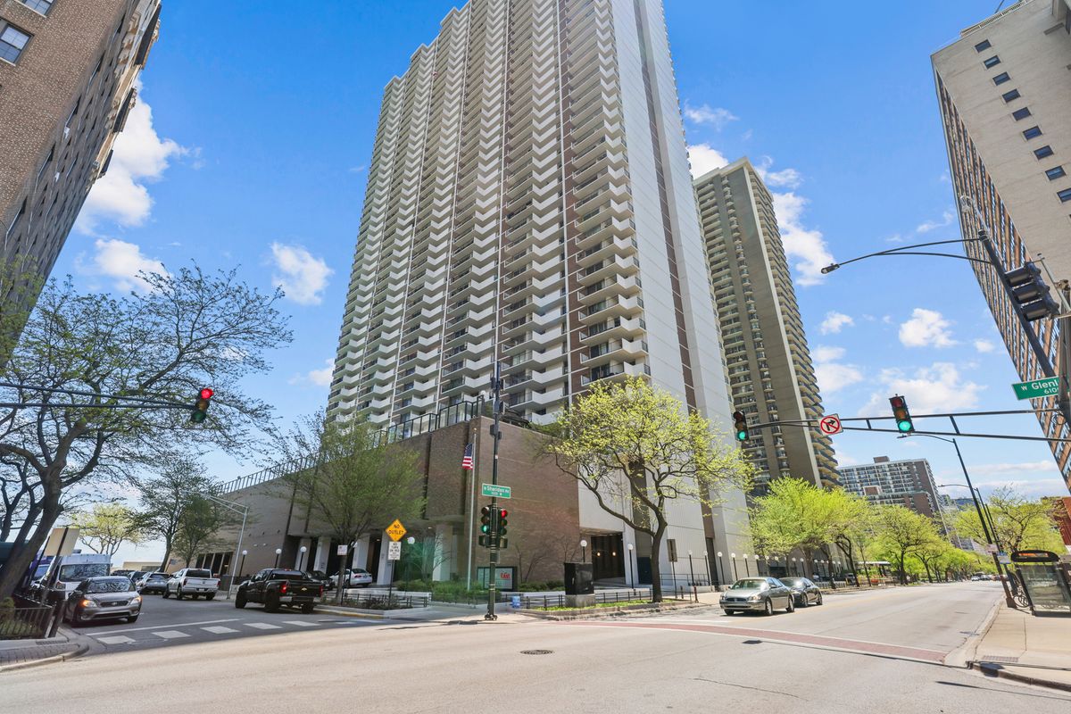 6033 Sheridan Road, Chicago, IL 60660