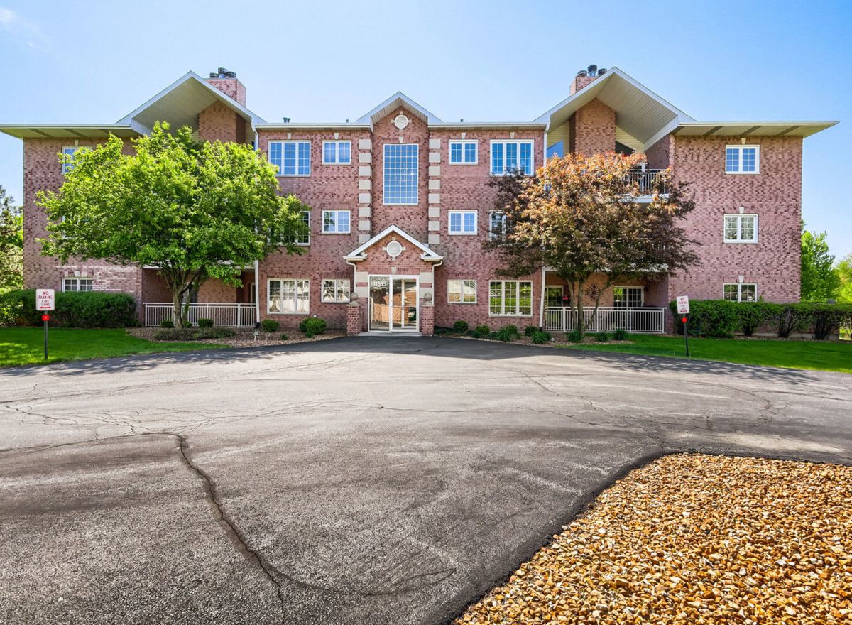 11535 Settlers Pond Way, Orland Park, IL 60467