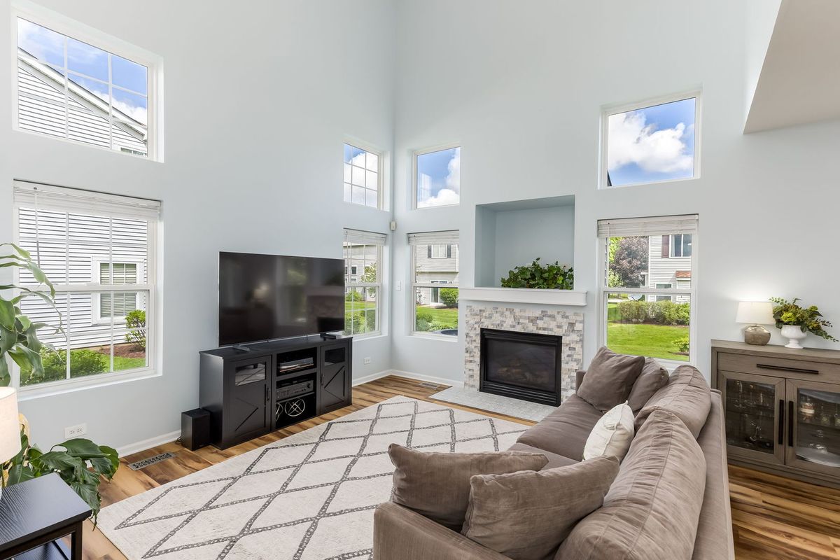 1877 Candlelight Circle, Montgomery, IL 60538