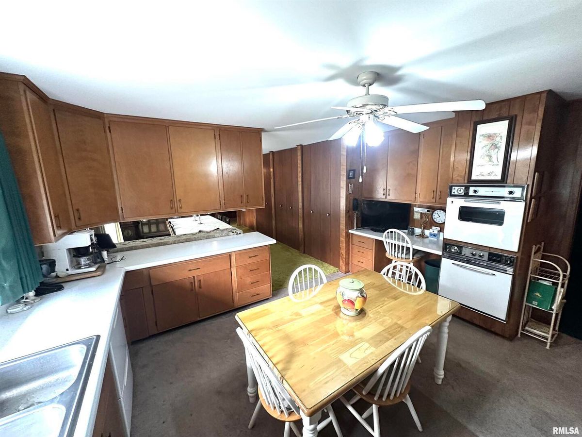 57 SHERWOOD Drive, Centralia, IL 62801