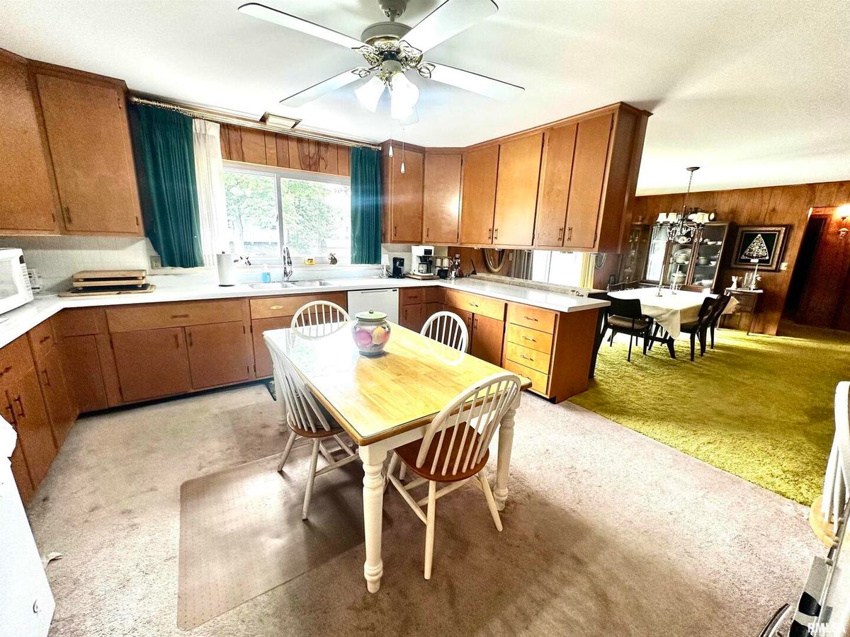 57 SHERWOOD Drive, Centralia, IL 62801