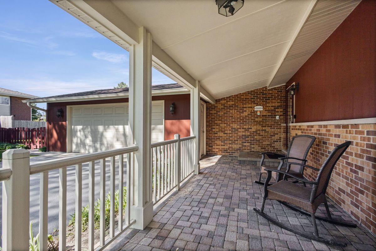 1016 Longmeadow Drive, Glenview, IL 60025