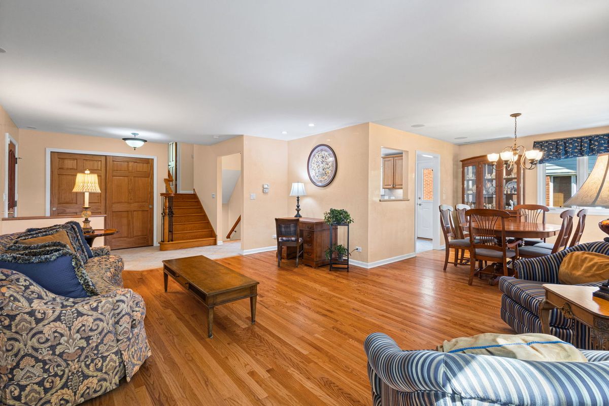 1016 Longmeadow Drive, Glenview, IL 60025