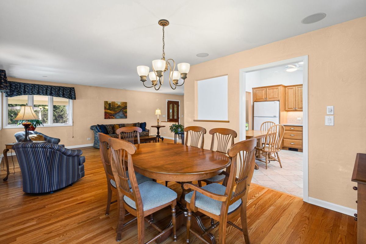 1016 Longmeadow Drive, Glenview, IL 60025