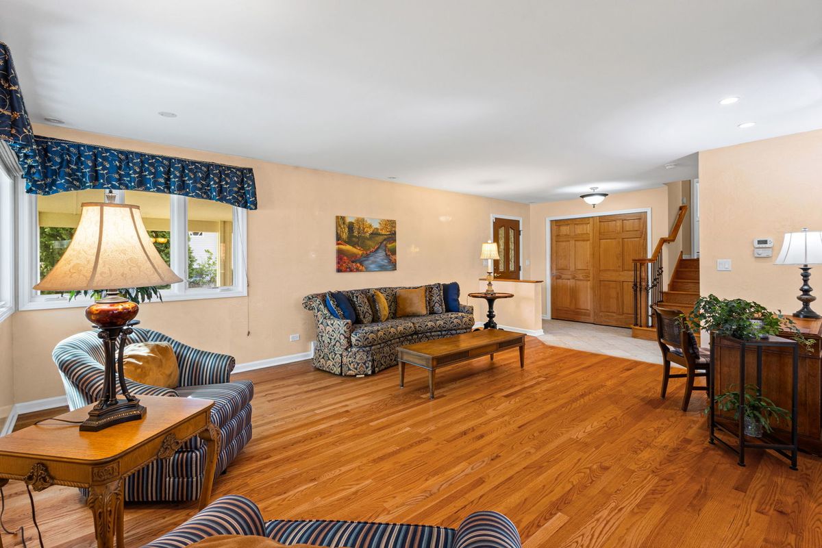 1016 Longmeadow Drive, Glenview, IL 60025
