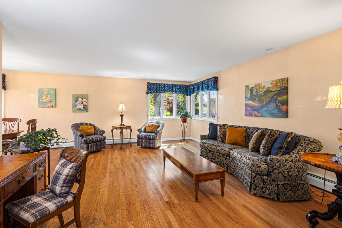 1016 Longmeadow Drive, Glenview, IL 60025