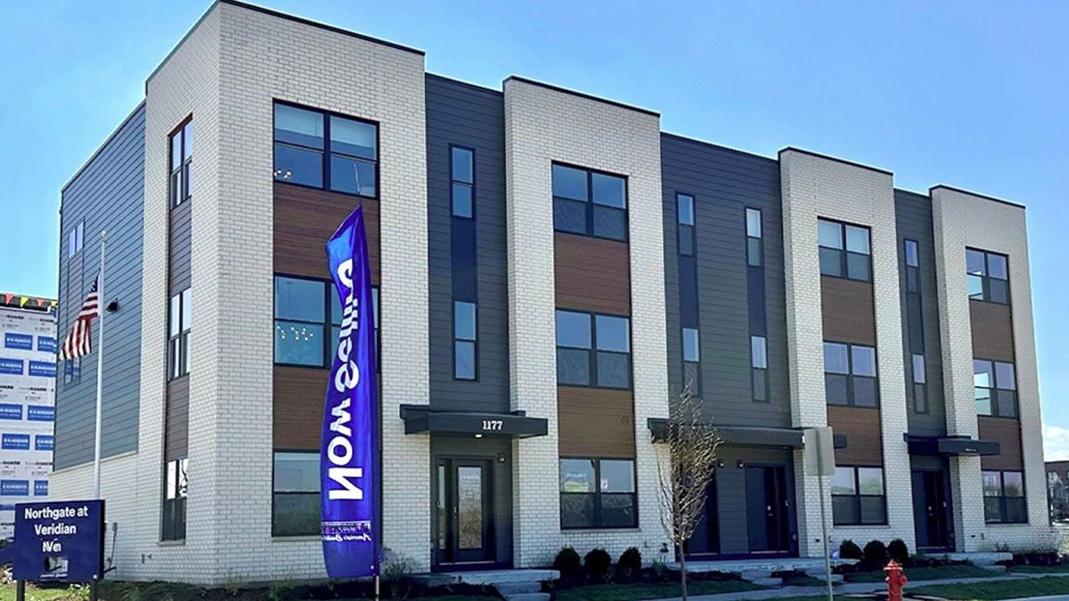 2227 Waters Edge Drive, Schaumburg, IL 60173