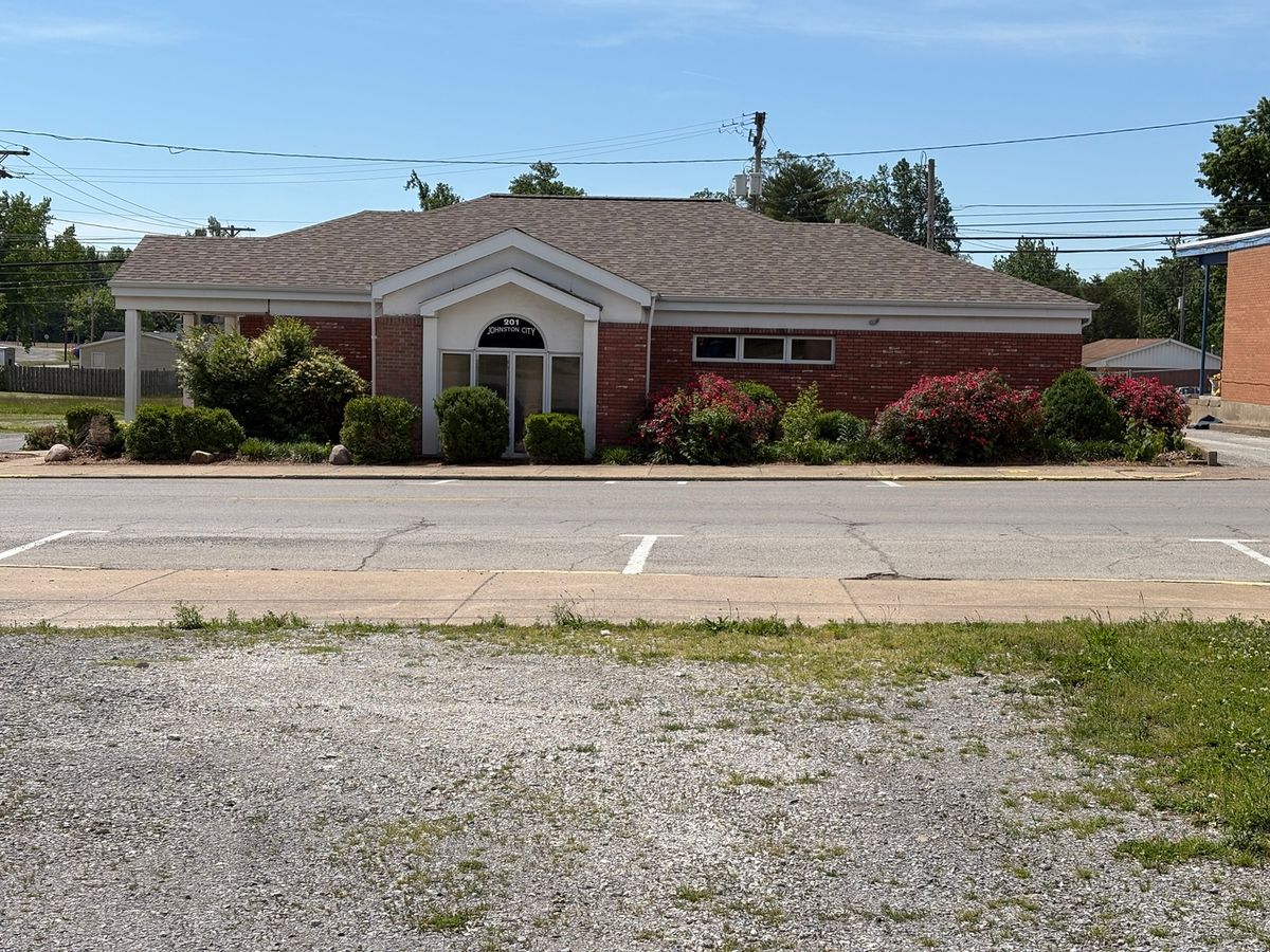 201 W Broadway Boulevard, Johnston City, IL 62951