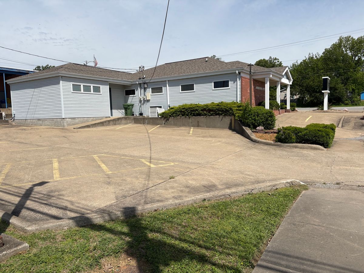 201 W Broadway Boulevard, Johnston City, IL 62951